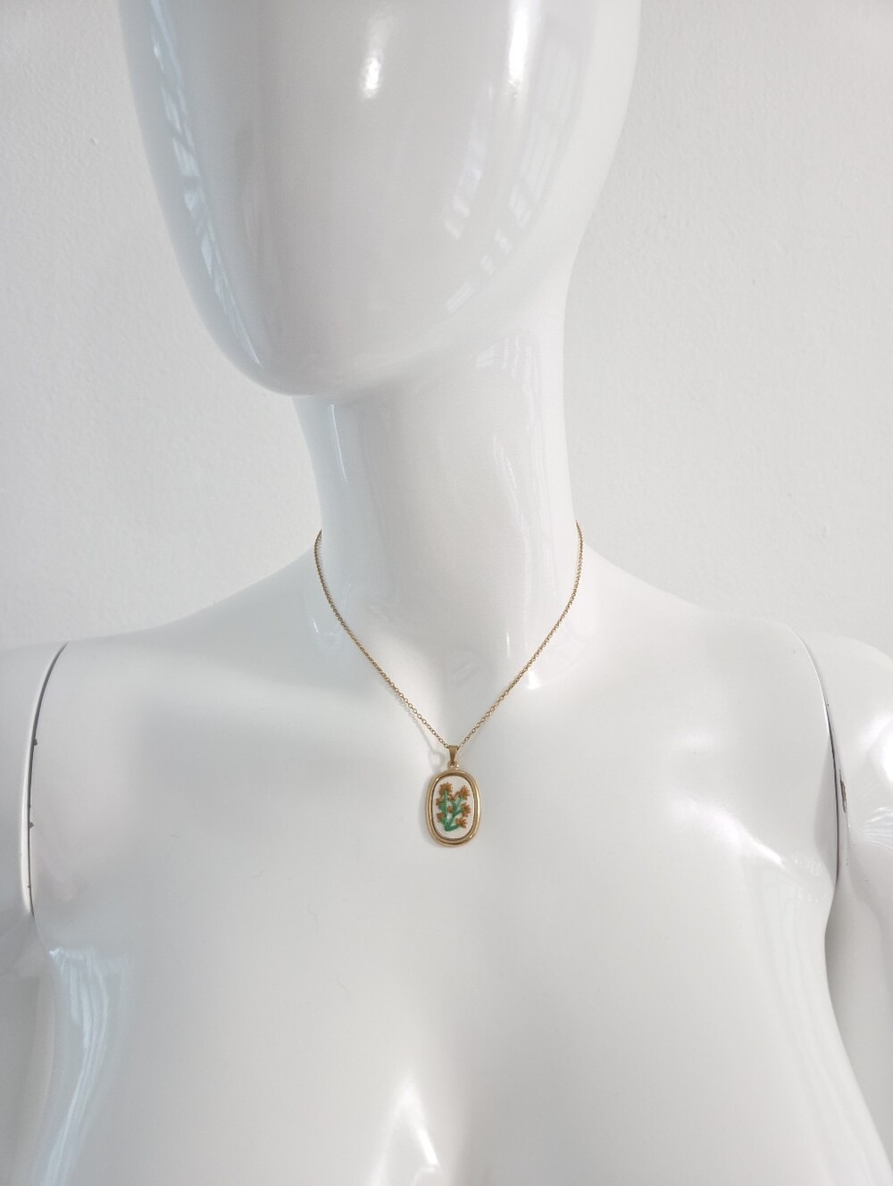 Handmade Embroidered Fabric Flower Gold Oval Pendant Necklace - Picture 12 of 14